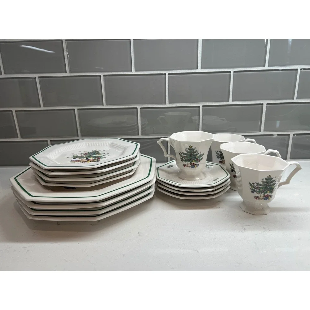 Vintage Nikko Christmastime Christmas Tree‎ Holiday Dinnerware 16 piece set